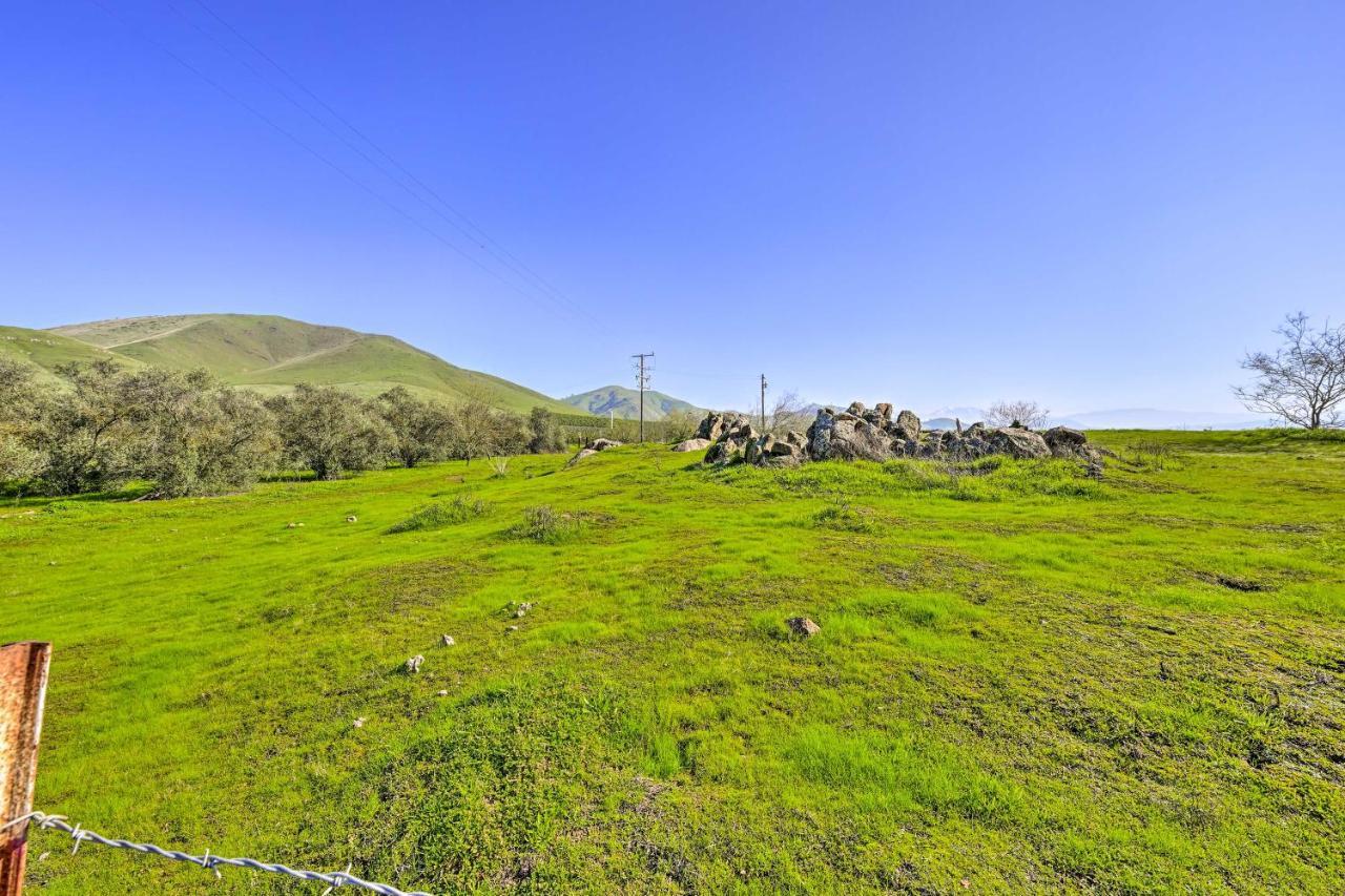 Peaceful Ranch Home With Sierra Nevada Views Woodlake Bagian luar foto