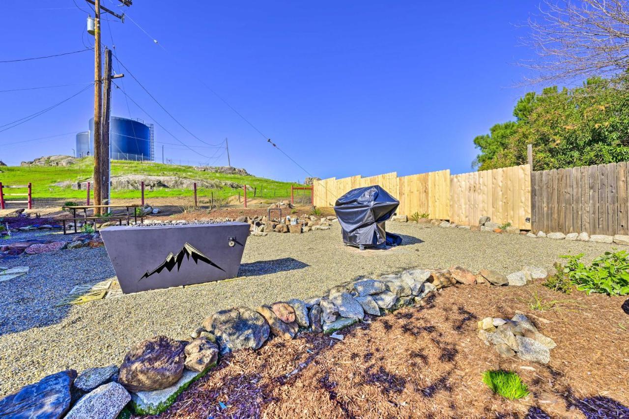 Peaceful Ranch Home With Sierra Nevada Views Woodlake Bagian luar foto