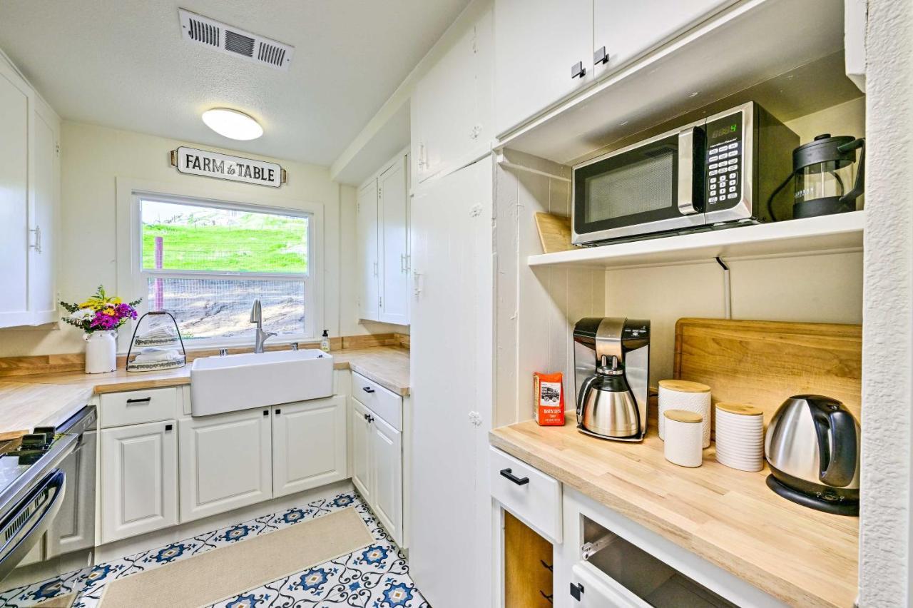 Peaceful Ranch Home With Sierra Nevada Views Woodlake Bagian luar foto